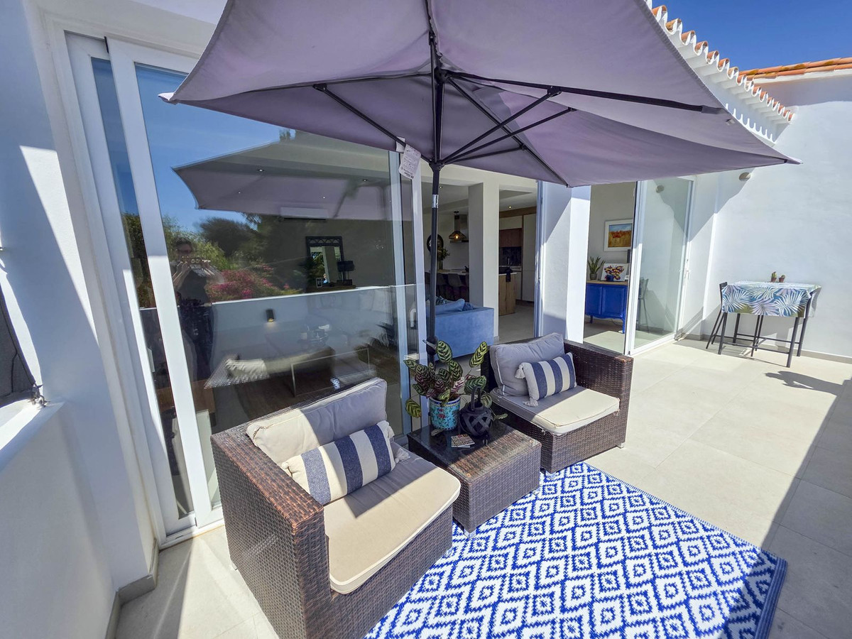 Detached Villa for sale in Estepona | 4 bedrooms H5026831