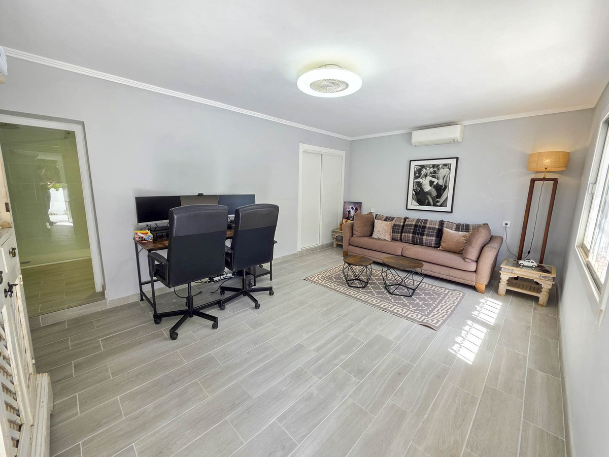 Detached Villa for sale in Estepona | 4 bedrooms H5026831
