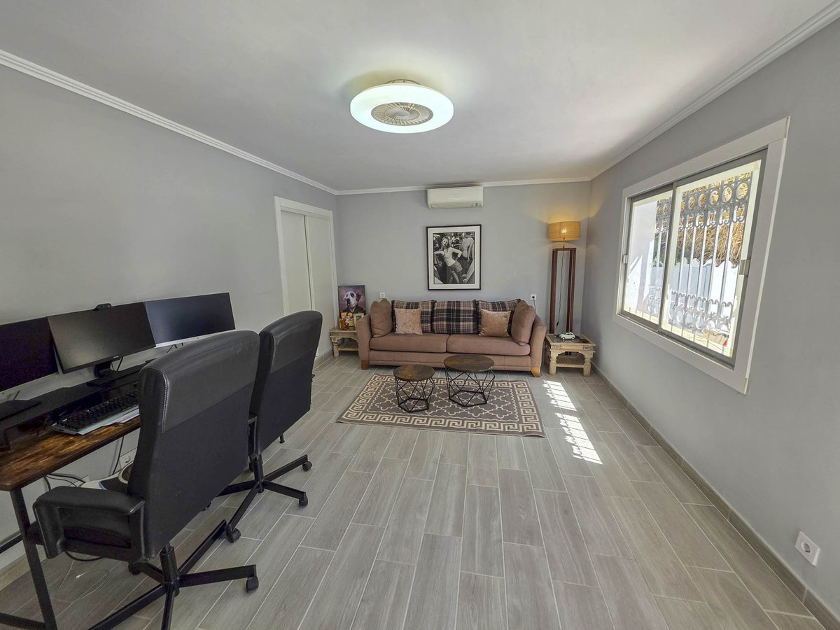 Detached Villa for sale in Estepona | 4 bedrooms H5026831