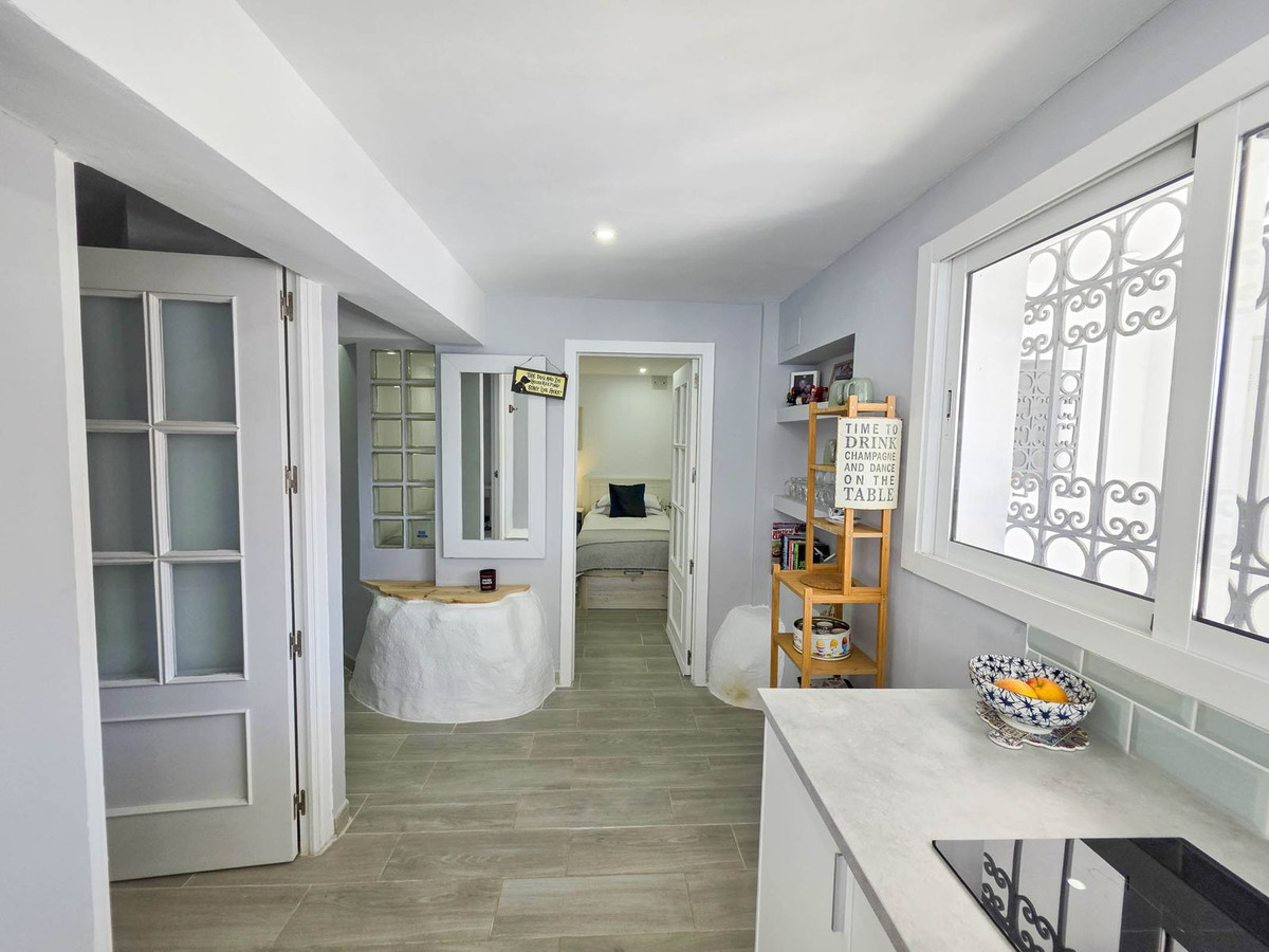 Detached Villa for sale in Estepona | 4 bedrooms H5026831