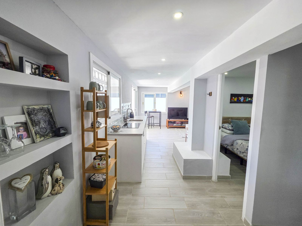 Detached Villa for sale in Estepona | 4 bedrooms H5026831