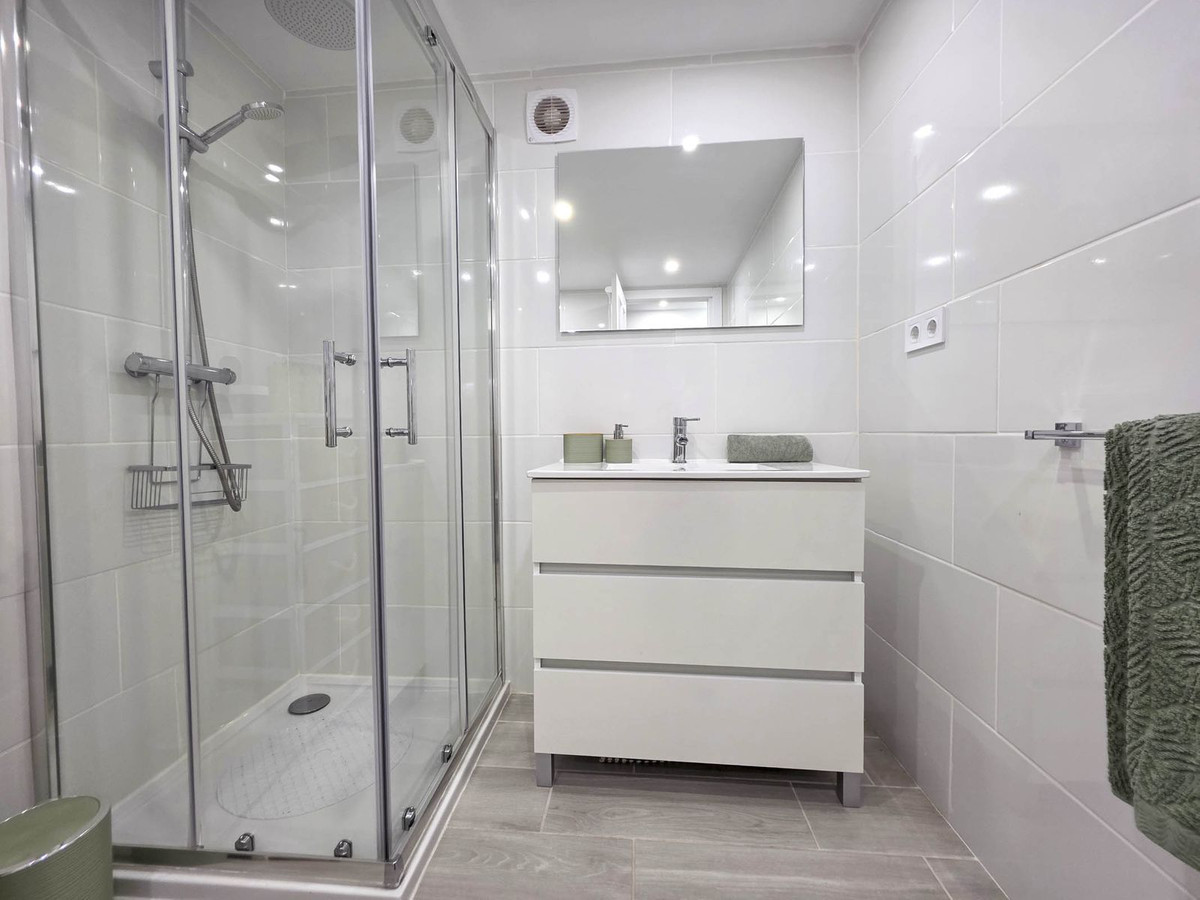 Detached Villa for sale in Estepona | 4 bedrooms H5026831