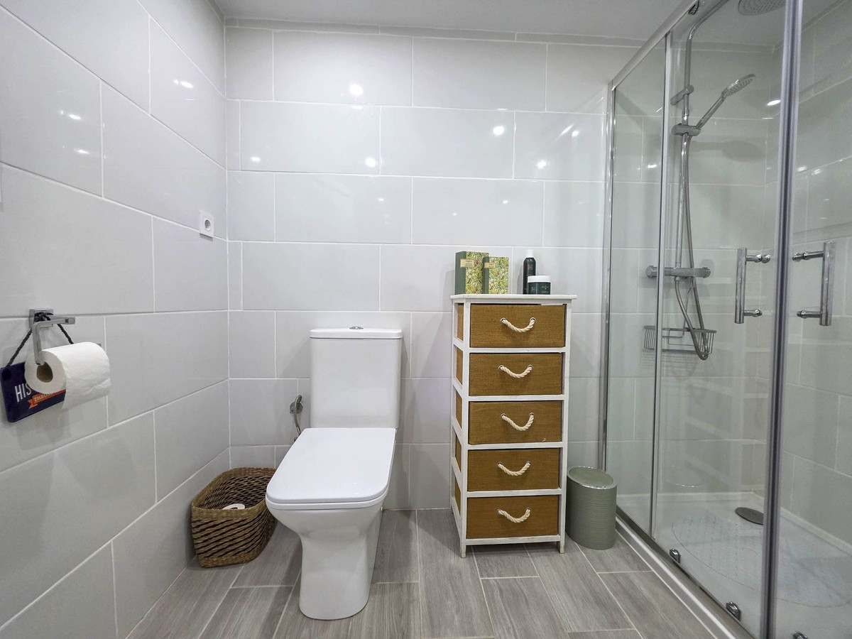Detached Villa for sale in Estepona | 4 bedrooms H5026831