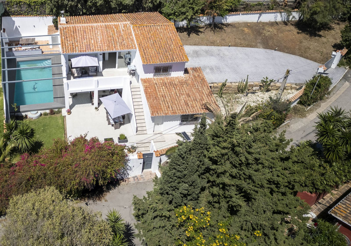 Detached Villa for sale in Estepona | 4 bedrooms H5026831