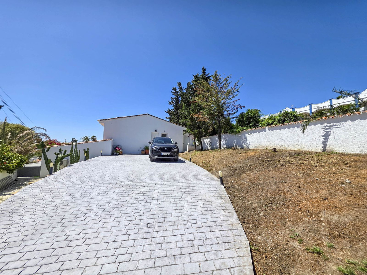 Detached Villa for sale in Estepona | 4 bedrooms H5026831