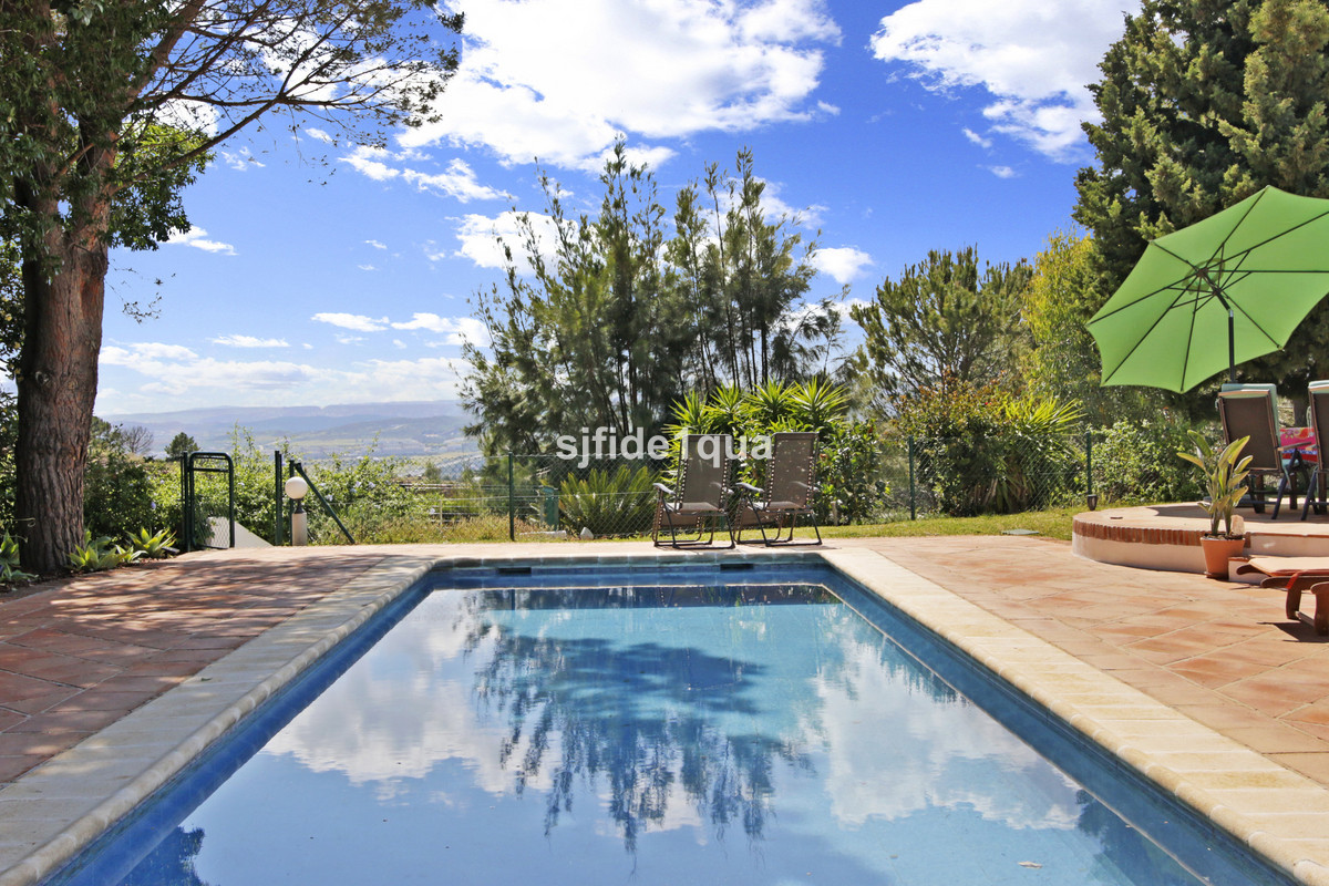 Huis te koop in Estepona | 4 slaapkamers H5042317