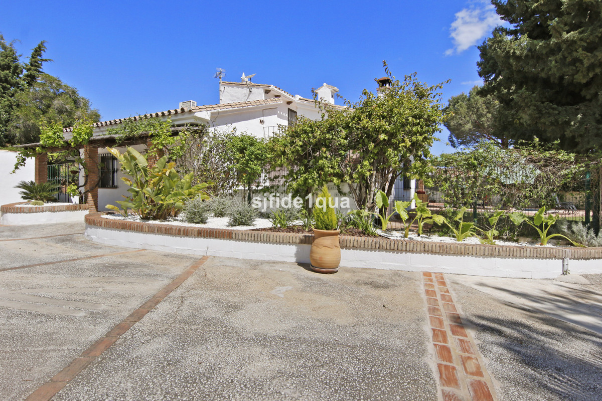 Huis te koop in Estepona | 4 slaapkamers H5042317