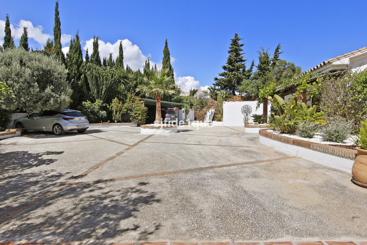Huis te koop in Estepona | 4 slaapkamers H5042317