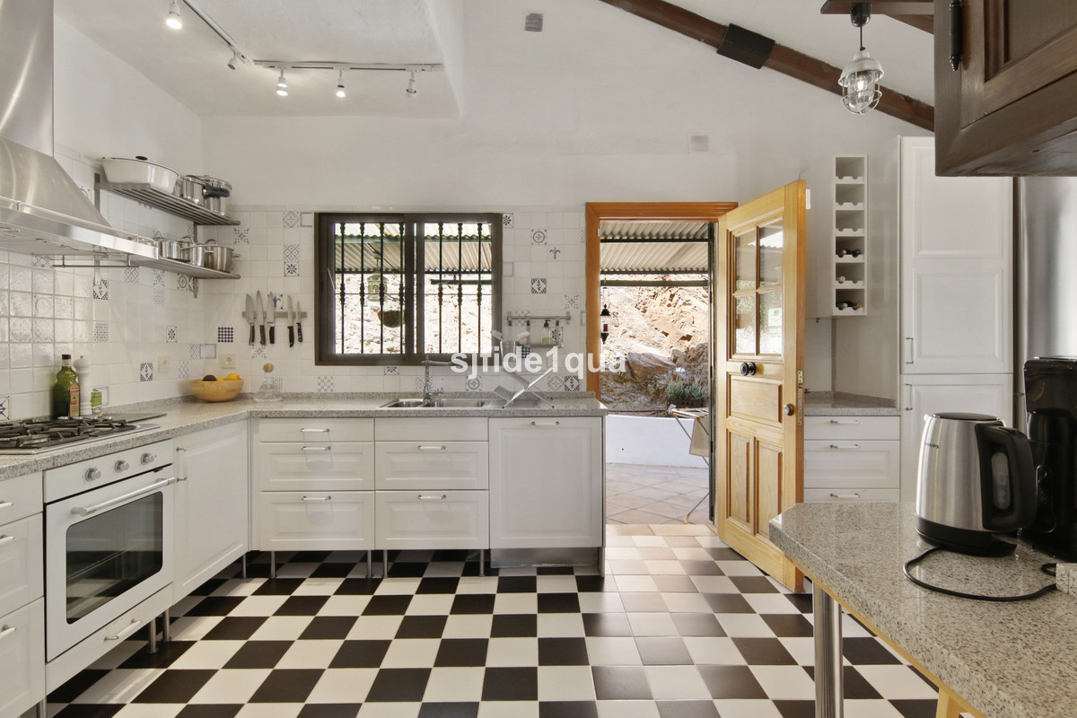 Huis te koop in Estepona | 4 slaapkamers H5042317