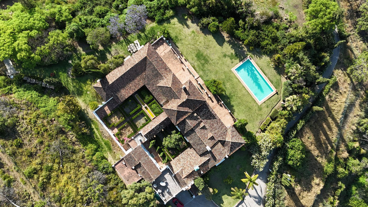 Finca - Cortijo te koop in Estepona | 7 slaapkamers H5053213