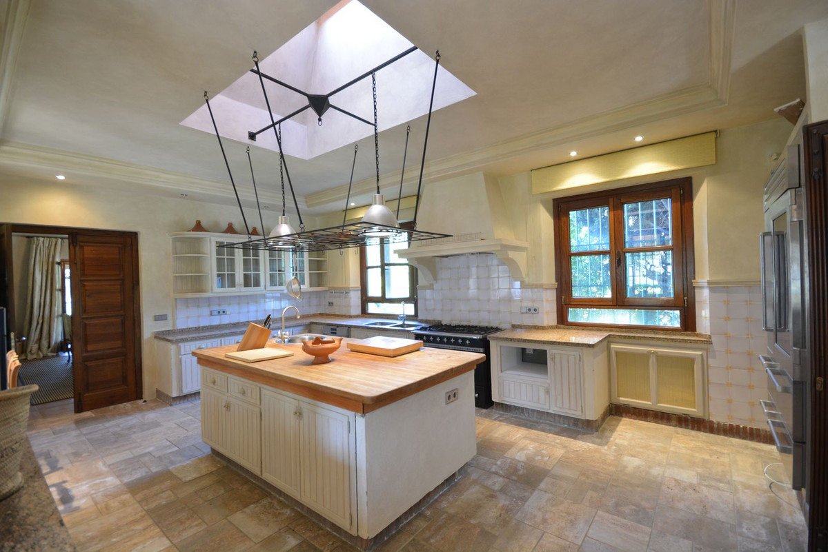 Finca - Cortijo te koop in Estepona | 7 slaapkamers H5053213