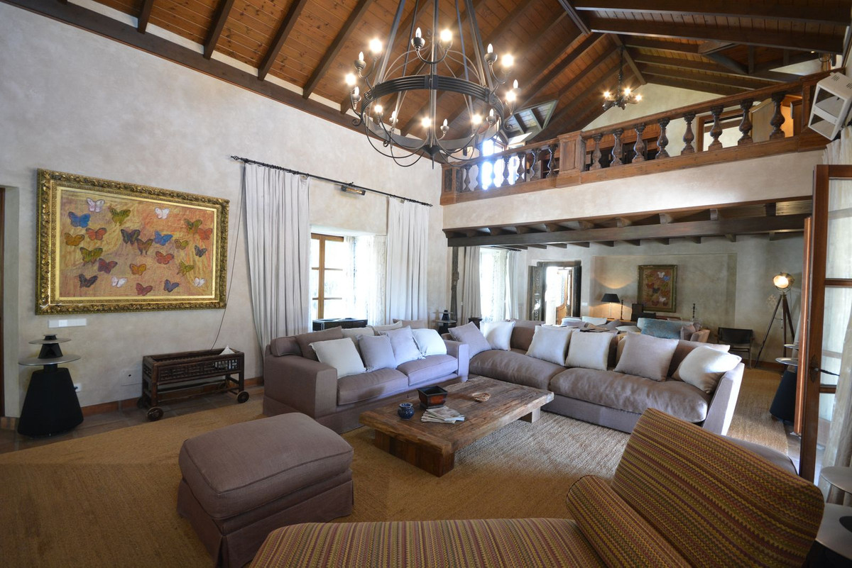 Finca - Cortijo te koop in Estepona | 7 slaapkamers H5053213