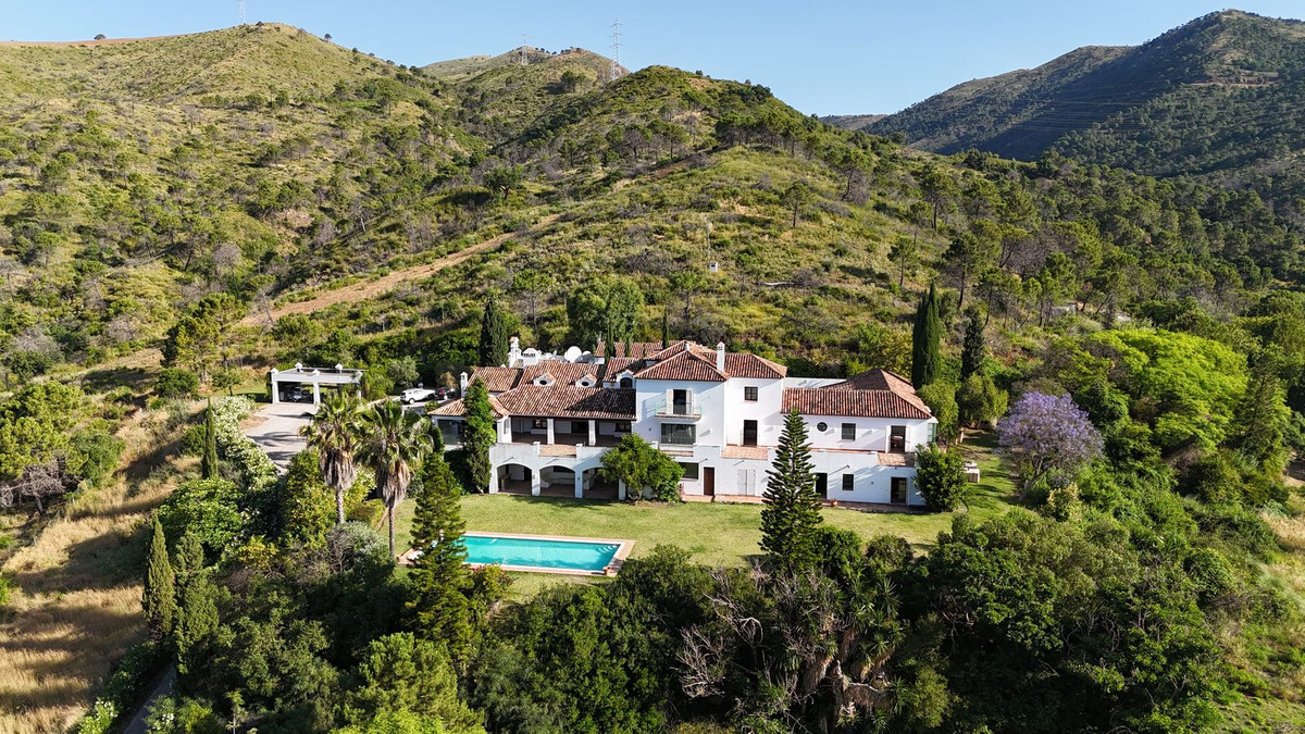 Finca - Cortijo te koop in Estepona | 7 slaapkamers H5053213