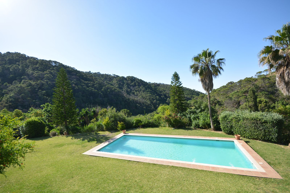 Finca - Cortijo te koop in Estepona | 7 slaapkamers H5053213