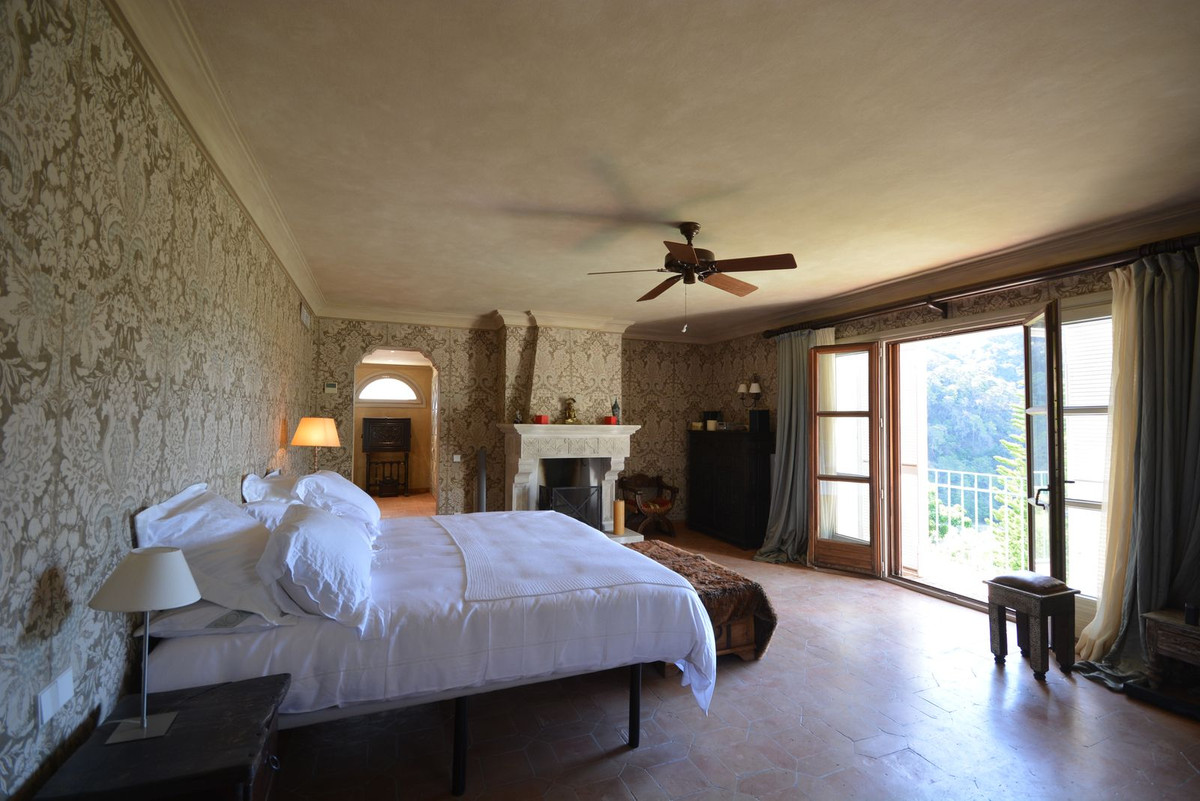 Finca - Cortijo te koop in Estepona | 7 slaapkamers H5053213