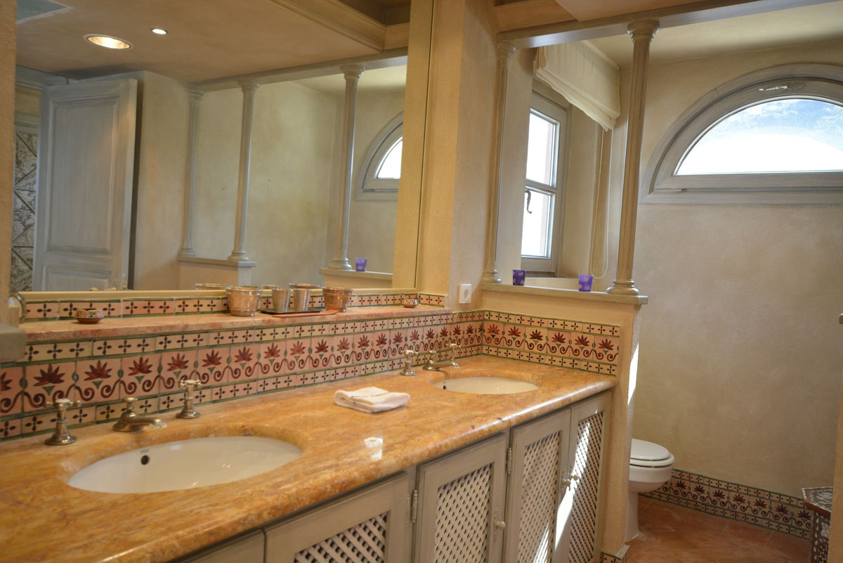 Finca - Cortijo te koop in Estepona | 7 slaapkamers H5053213