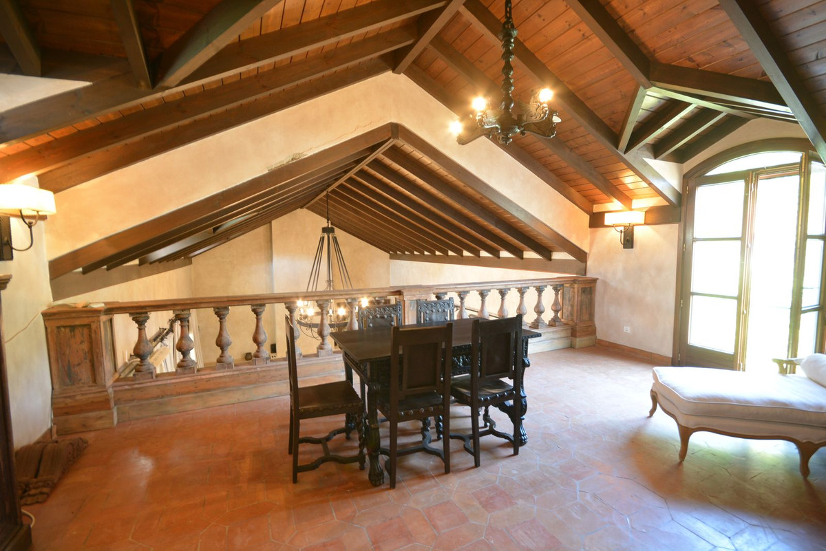 Finca - Cortijo te koop in Estepona | 7 slaapkamers H5053213