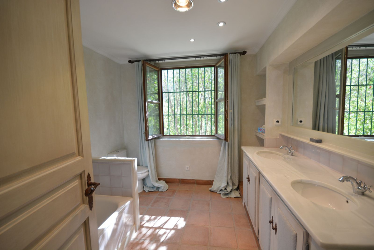 Finca - Cortijo te koop in Estepona | 7 slaapkamers H5053213