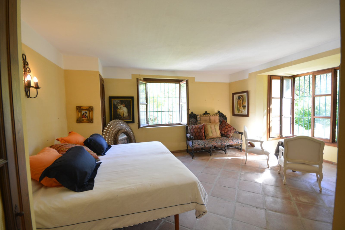 Finca - Cortijo te koop in Estepona | 7 slaapkamers H5053213