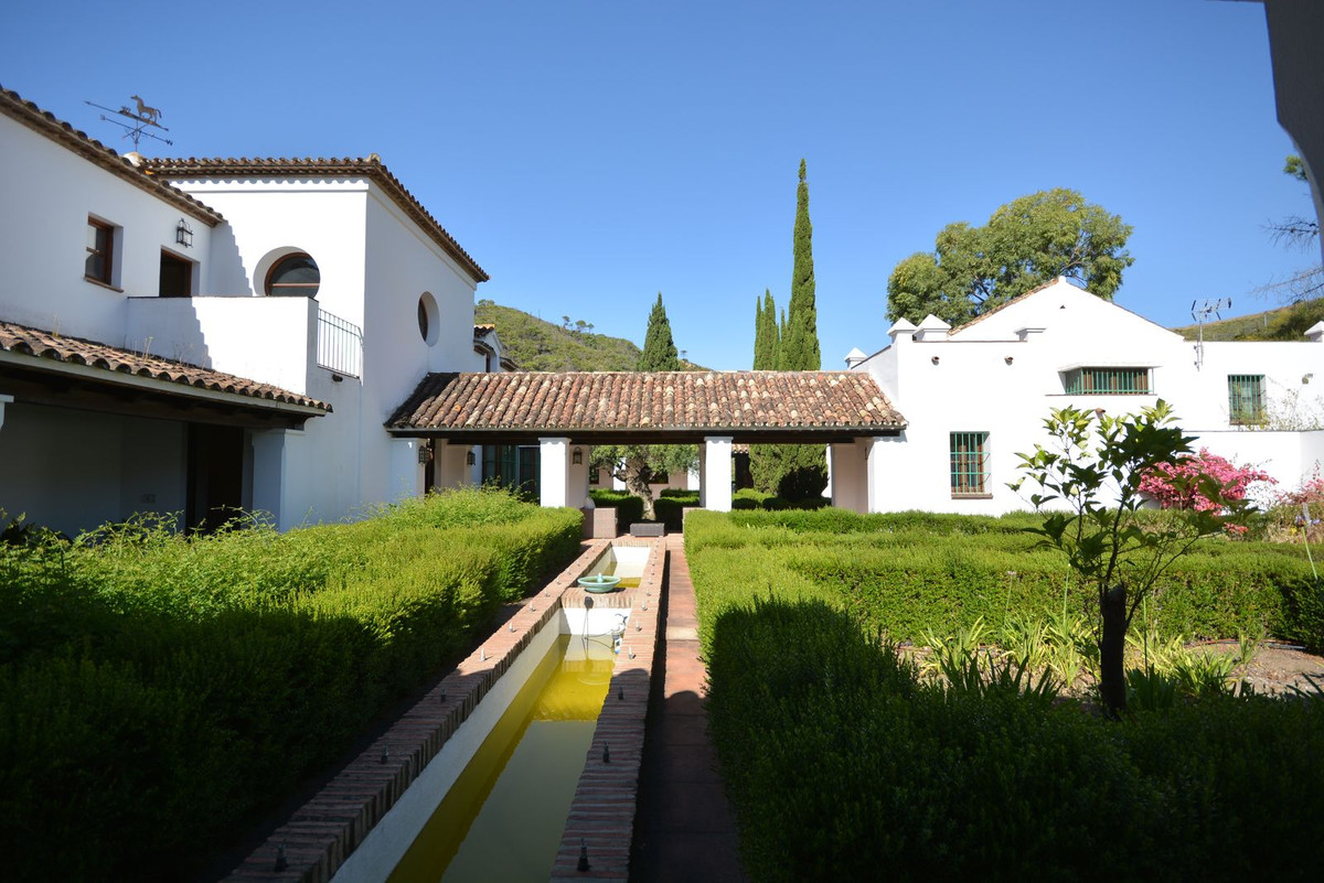 Finca - Cortijo te koop in Estepona | 7 slaapkamers H5053213