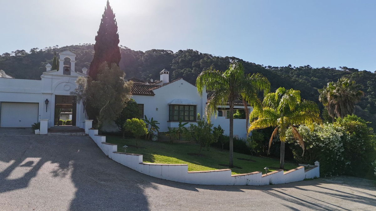 Finca - Cortijo te koop in Estepona | 7 slaapkamers H5053213