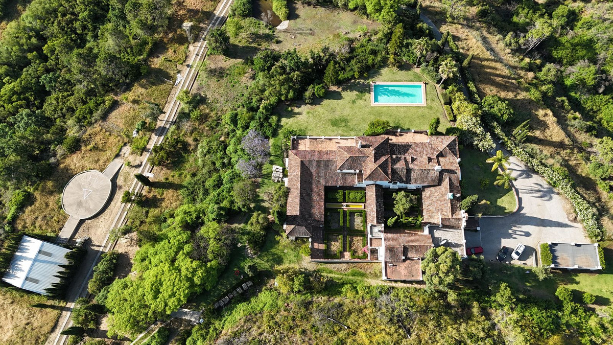 Finca - Cortijo te koop in Estepona | 7 slaapkamers H5053213