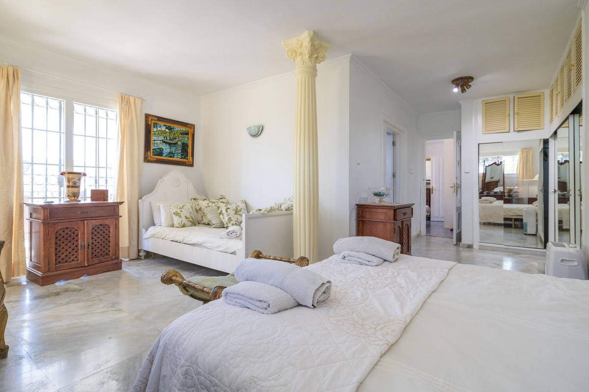 Huis te koop in Estepona | 6 slaapkamers H5061076