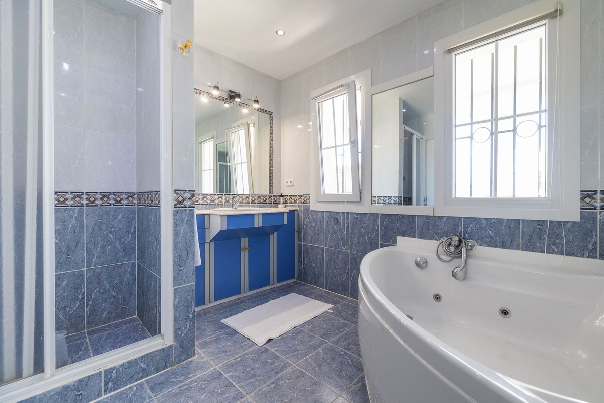 Huis te koop in Estepona | 6 slaapkamers H5061076