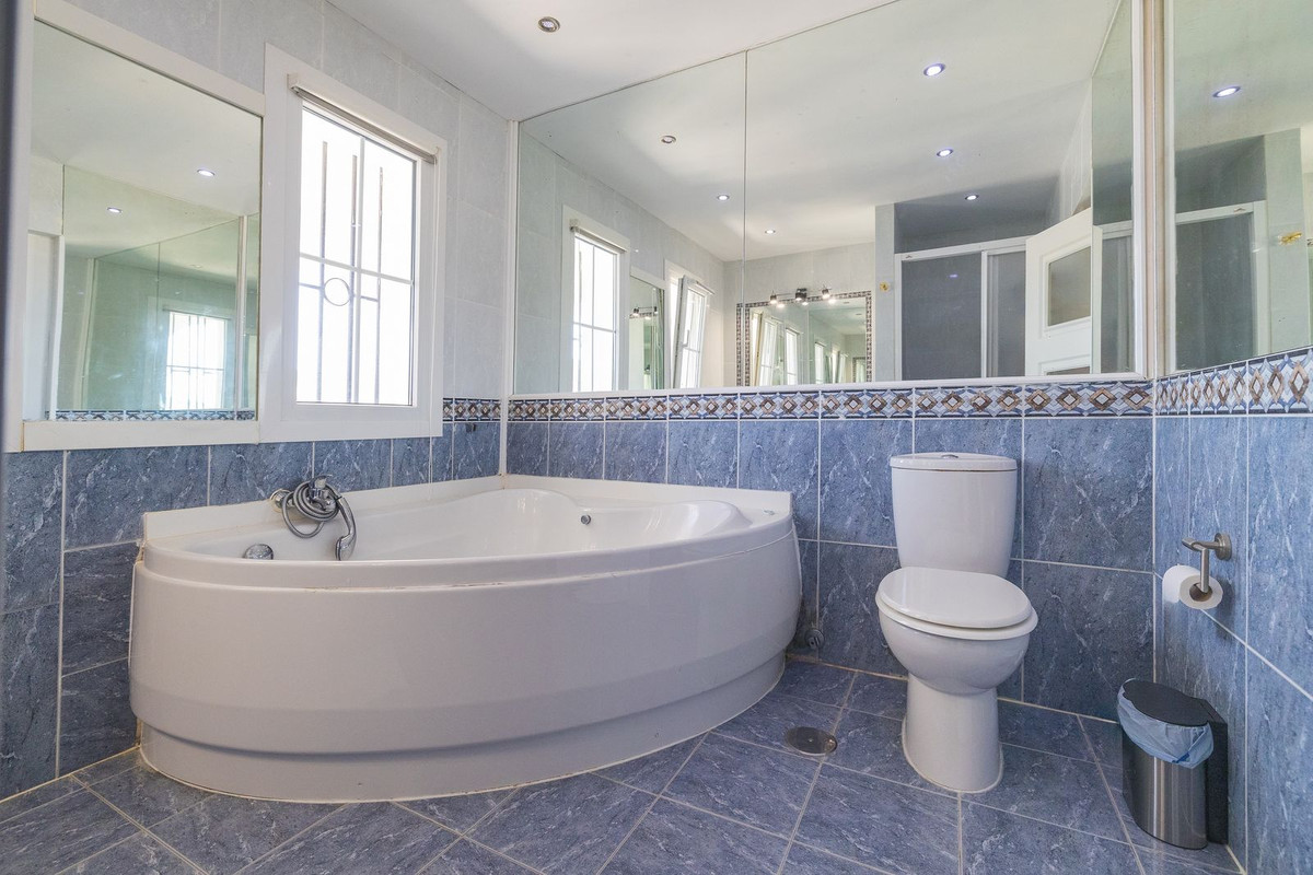 Huis te koop in Estepona | 6 slaapkamers H5061076