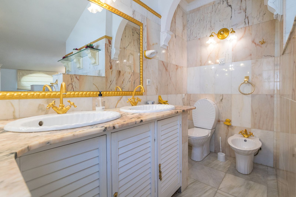 Huis te koop in Estepona | 6 slaapkamers H5061076