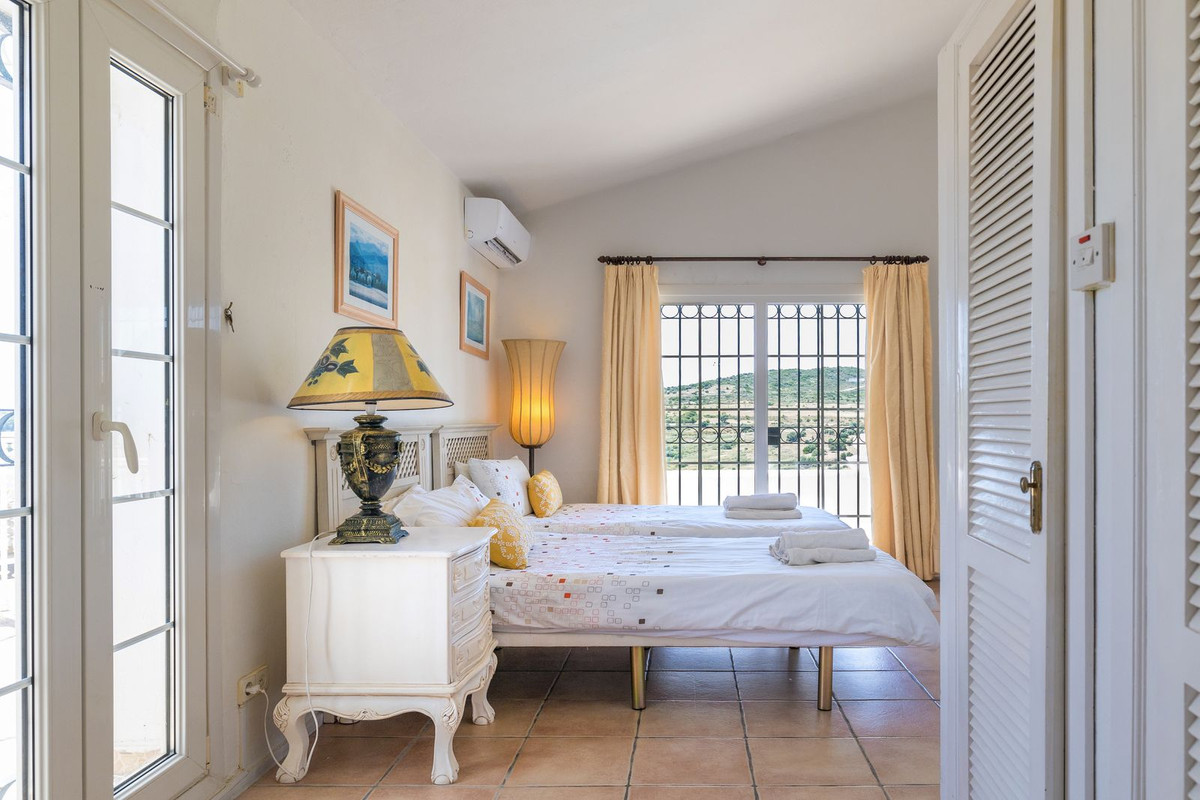 Huis te koop in Estepona | 6 slaapkamers H5061076