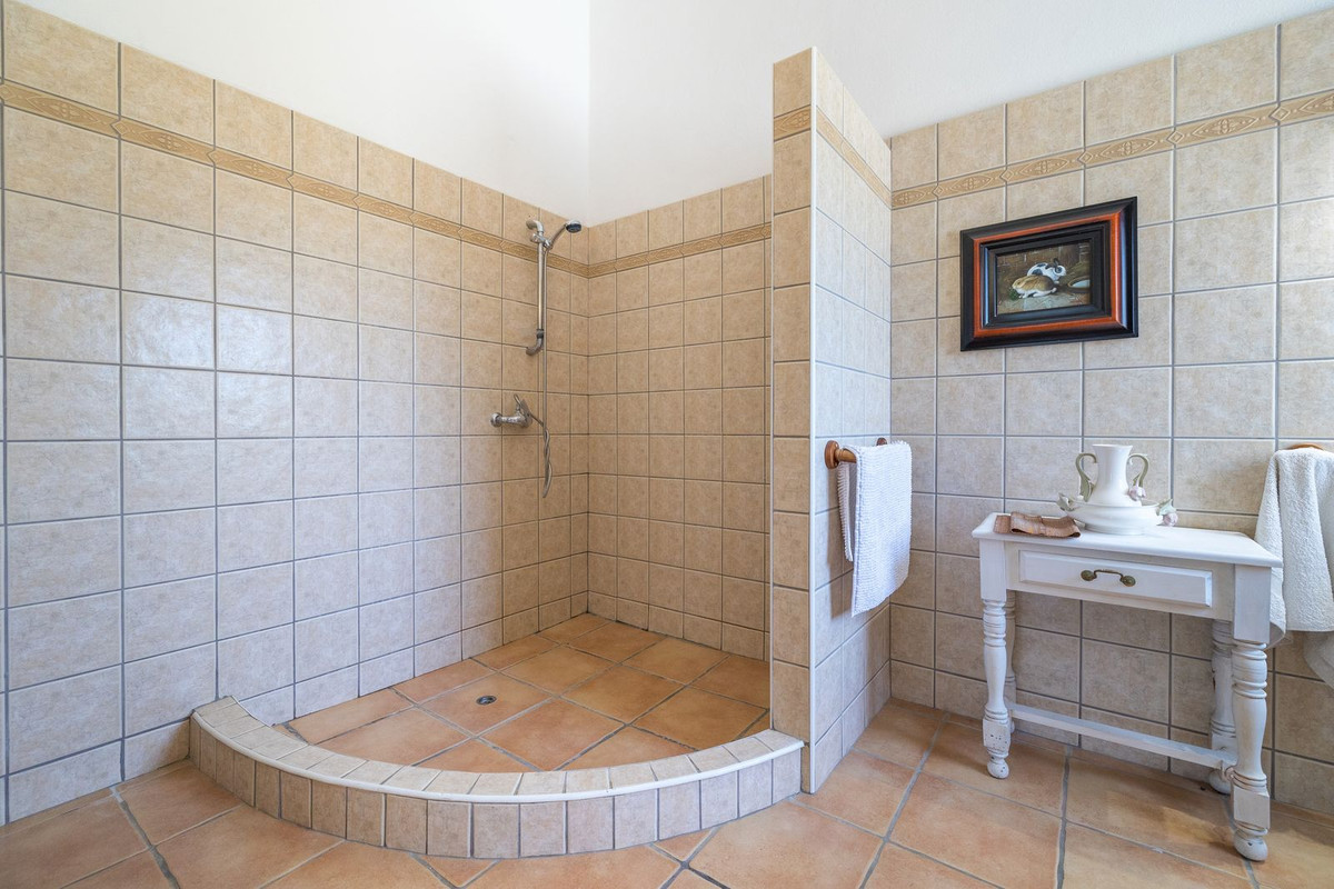 Huis te koop in Estepona | 6 slaapkamers H5061076