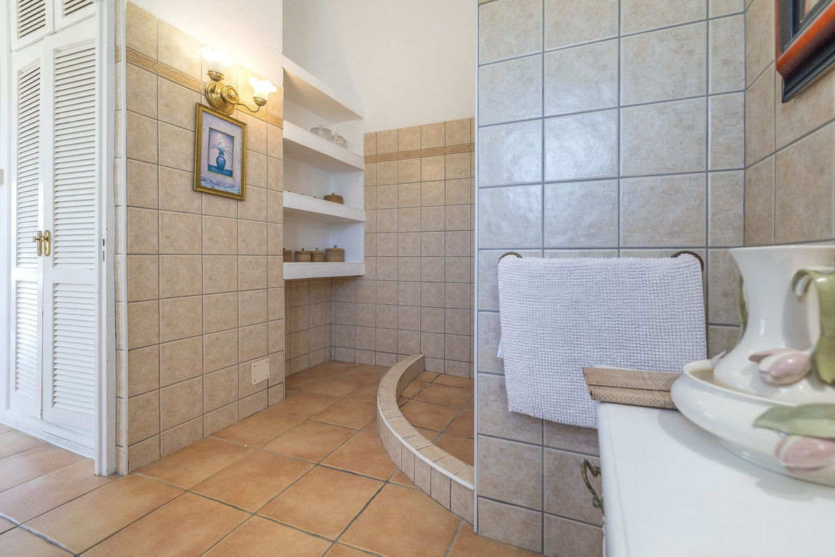 Huis te koop in Estepona | 6 slaapkamers H5061076