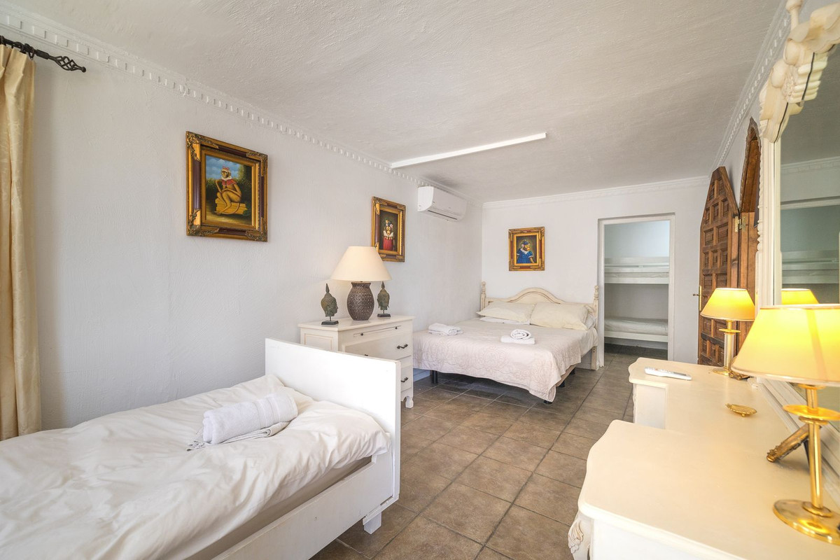 Huis te koop in Estepona | 6 slaapkamers H5061076