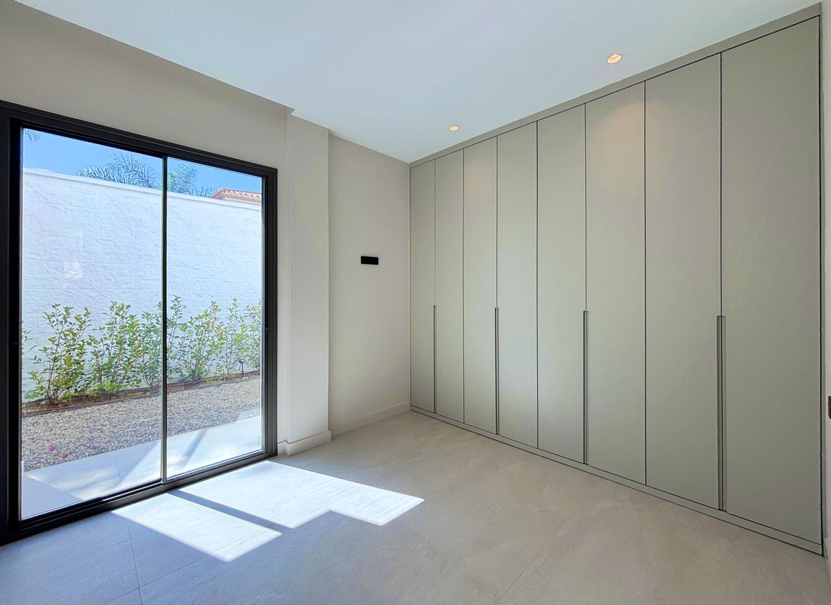 Huis te koop in Estepona | 4 slaapkamers H5083153