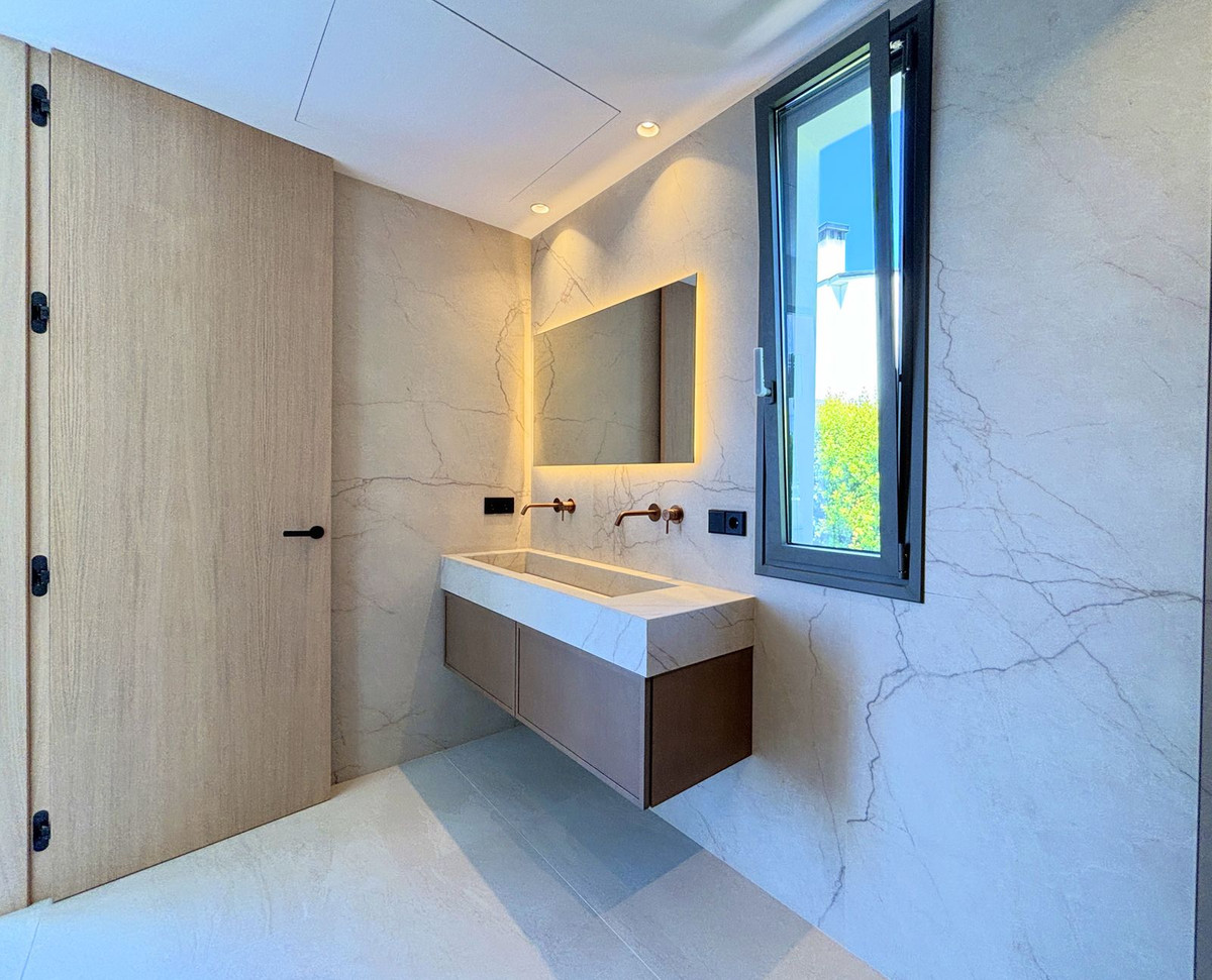 Huis te koop in Estepona | 4 slaapkamers H5083153