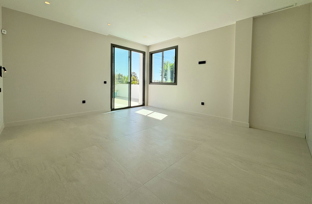 Huis te koop in Estepona | 4 slaapkamers H5083153