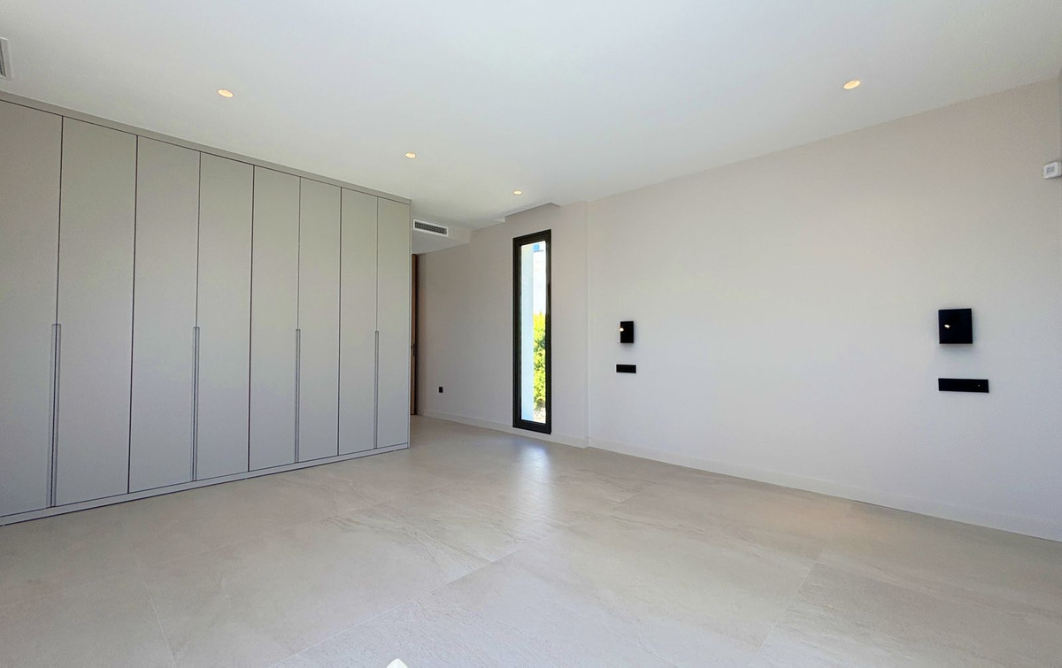 Huis te koop in Estepona | 4 slaapkamers H5083153