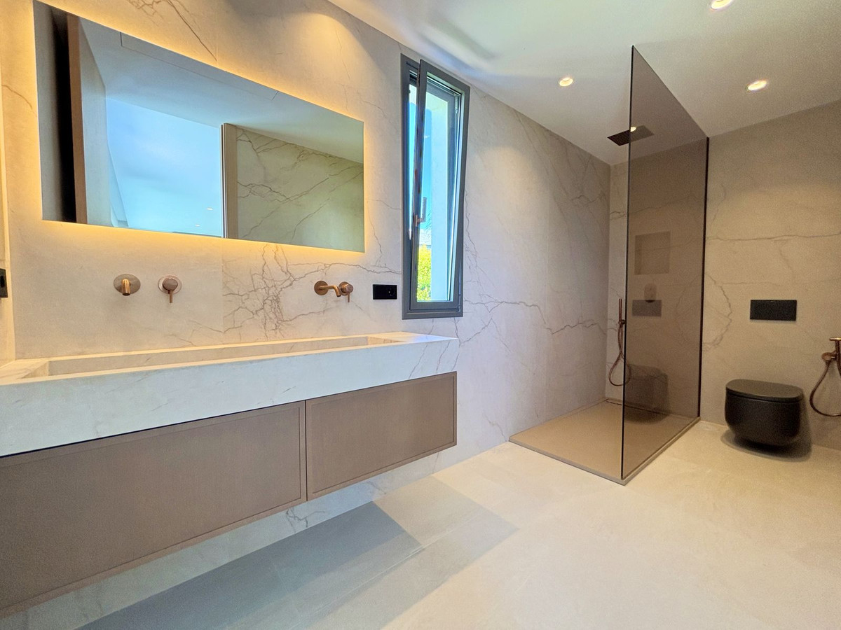 Huis te koop in Estepona | 4 slaapkamers H5083153