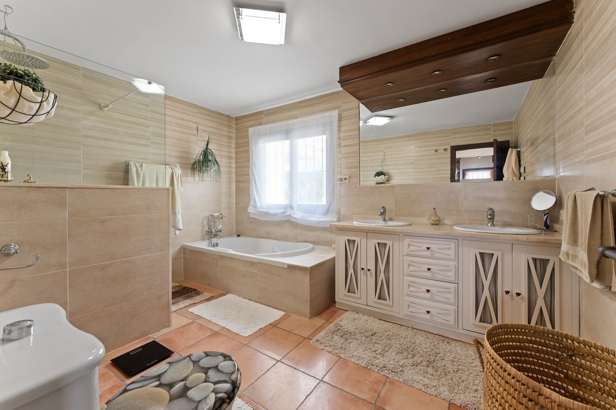 Huis te koop in Estepona | 4 slaapkamers H5111377