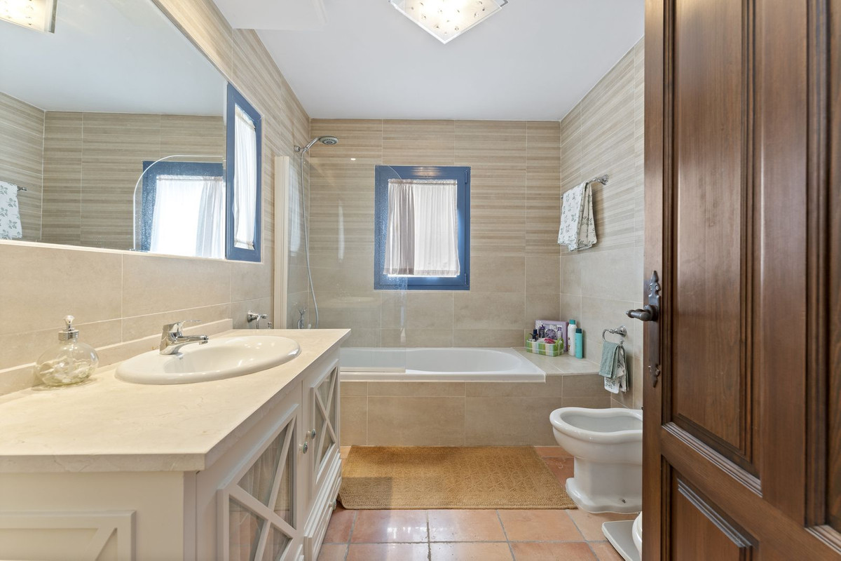 Huis te koop in Estepona | 4 slaapkamers H5111377