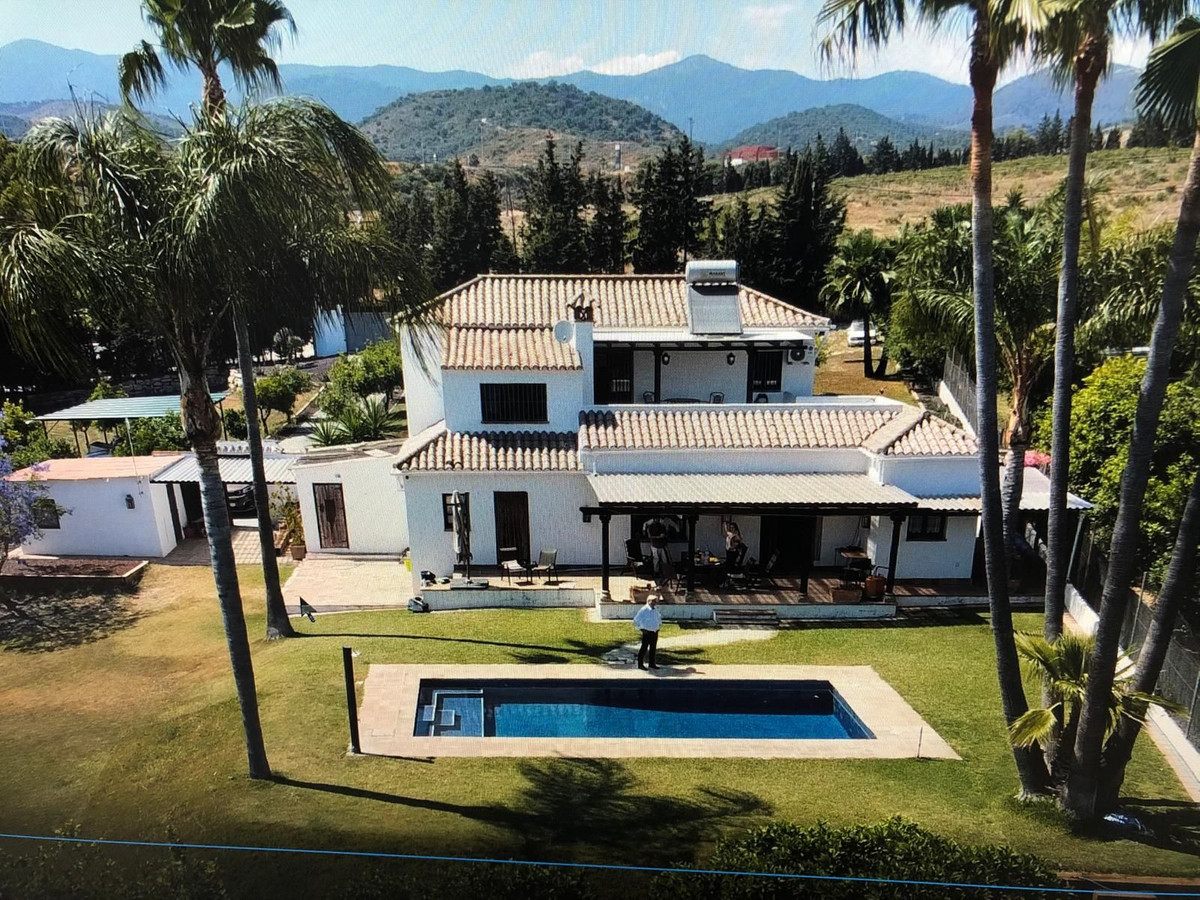 Finca - Cortijo te koop in Estepona | 4 slaapkamers H5122984