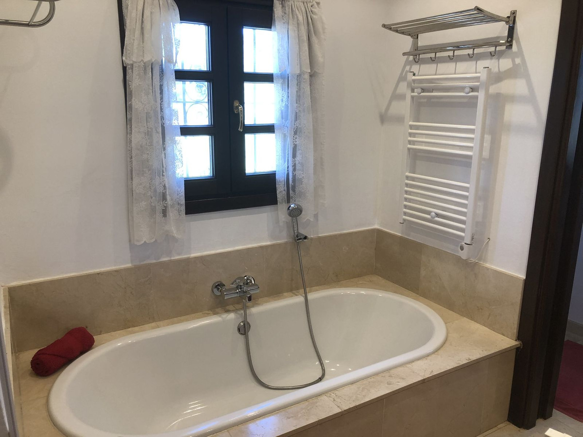 Finca - Cortijo te koop in Estepona | 4 slaapkamers H5122984