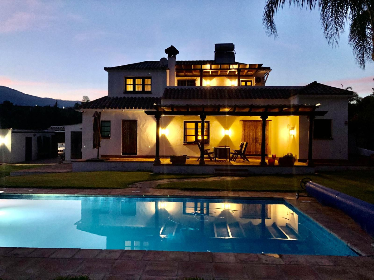 Finca - Cortijo te koop in Estepona | 4 slaapkamers H5122984