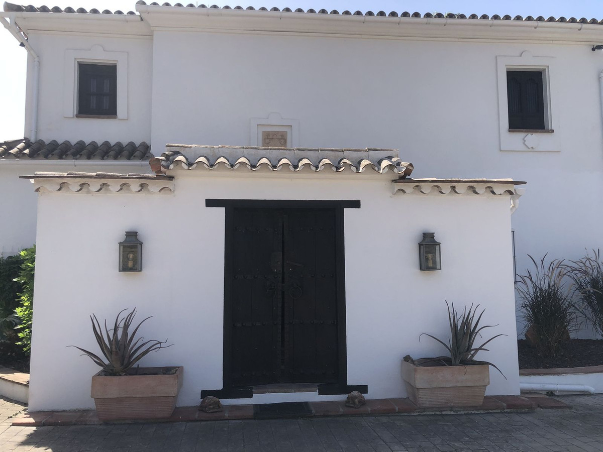 Finca - Cortijo te koop in Estepona | 4 slaapkamers H5122984