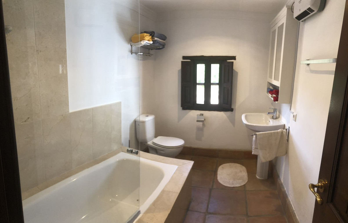 Finca - Cortijo te koop in Estepona | 4 slaapkamers H5122984