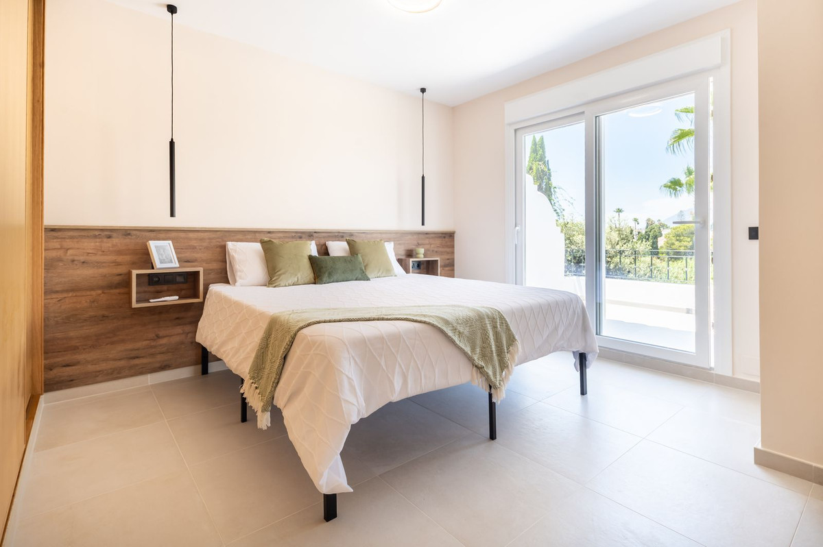 Townhouse for sale in Estepona | 4 bedrooms H5123062