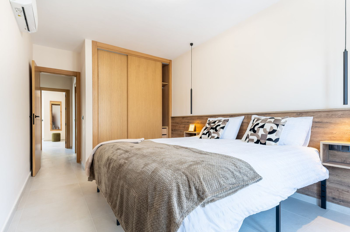 Townhouse for sale in Estepona | 4 bedrooms H5123062