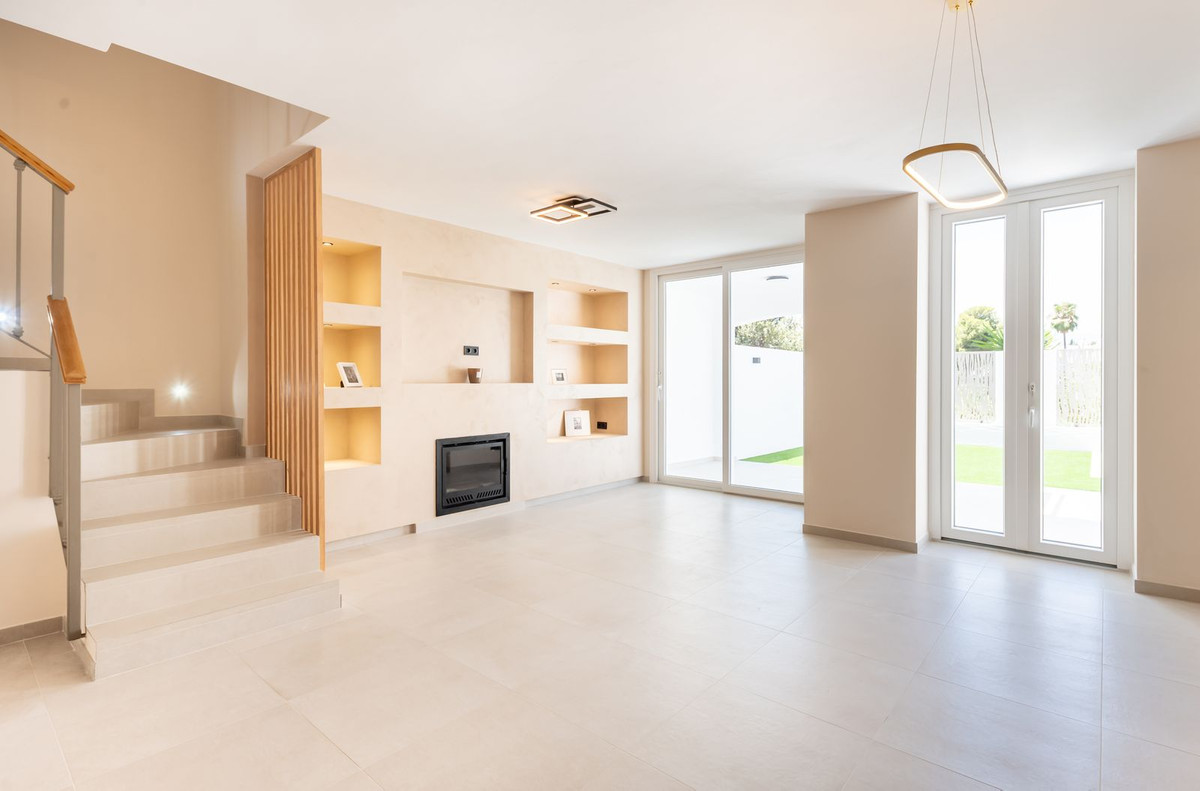 Townhouse for sale in Estepona | 4 bedrooms H5123062