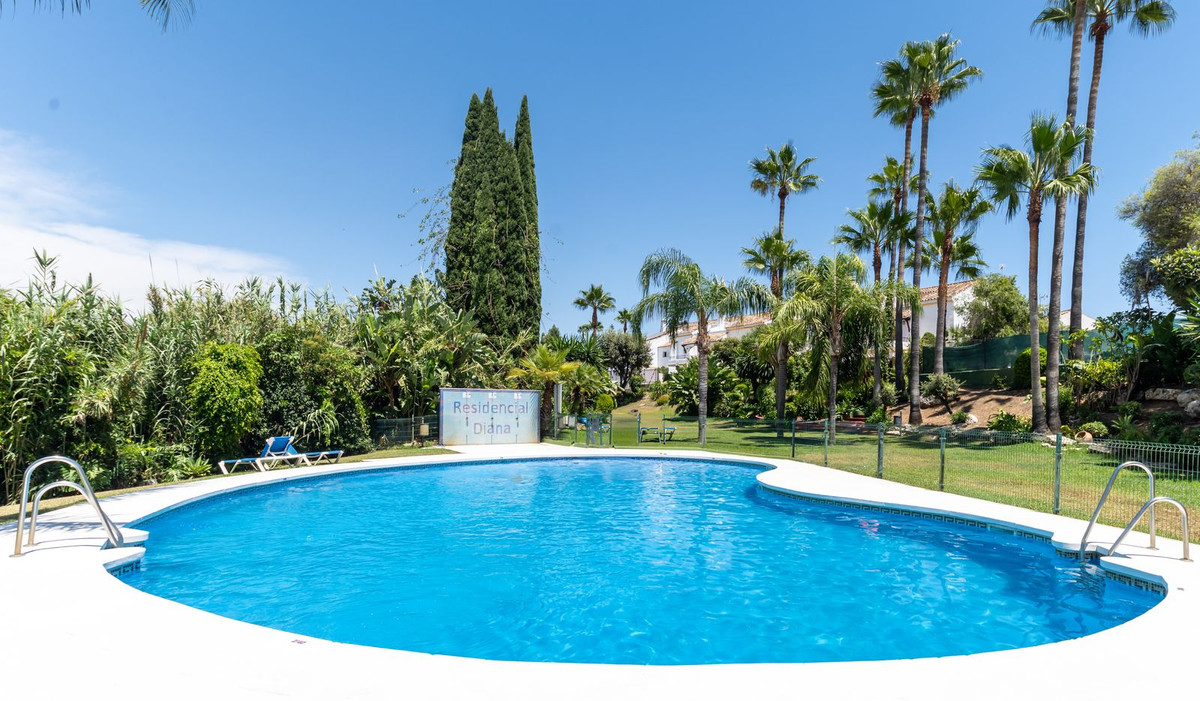 Townhouse for sale in Estepona | 4 bedrooms H5123062